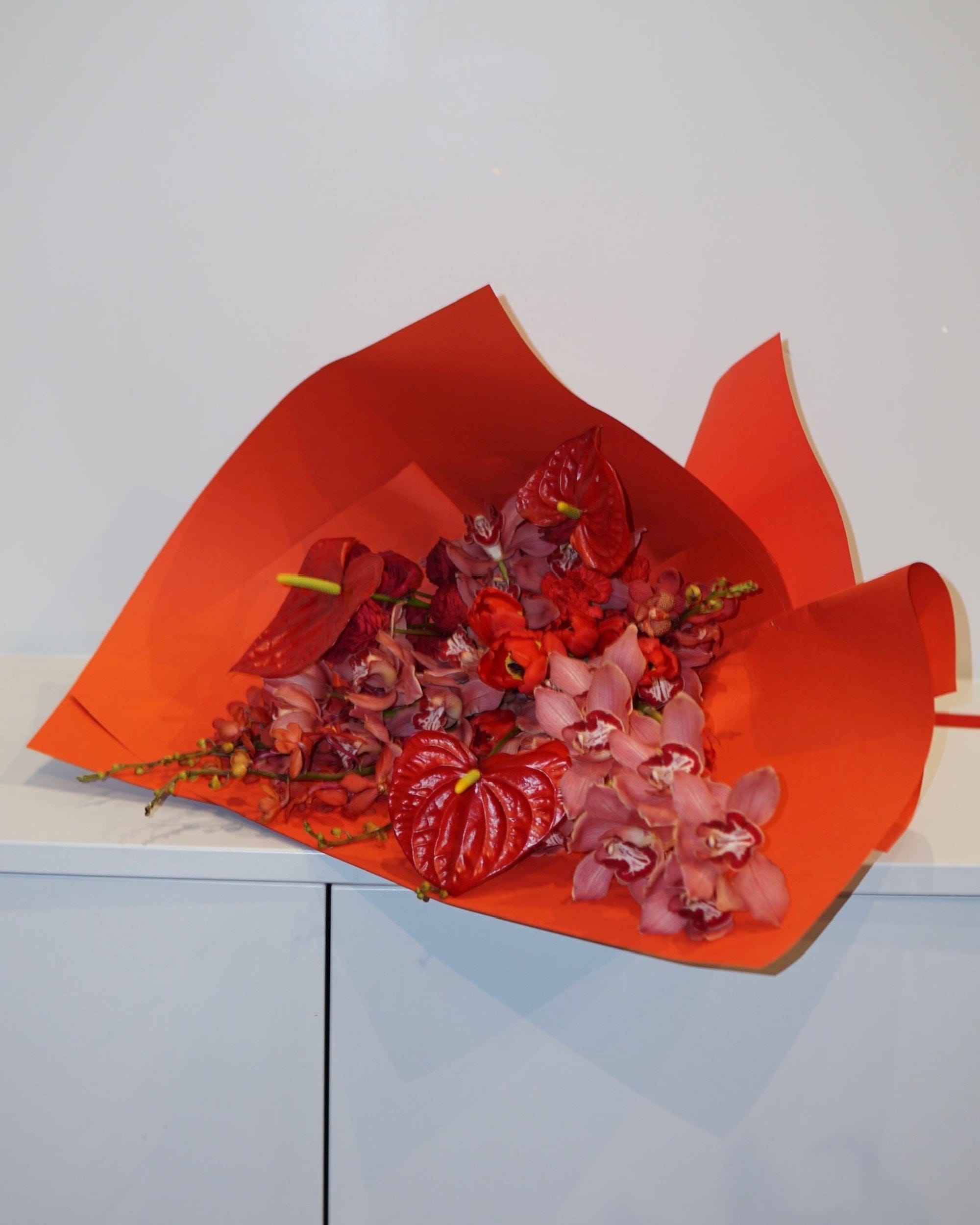 La Bomba Floristry Flowers Saint Valentine | Mono Mixed Arrangement La Bomba Floristry Vancouver Canada Saint Valentine | Mono Mixed Arrangement